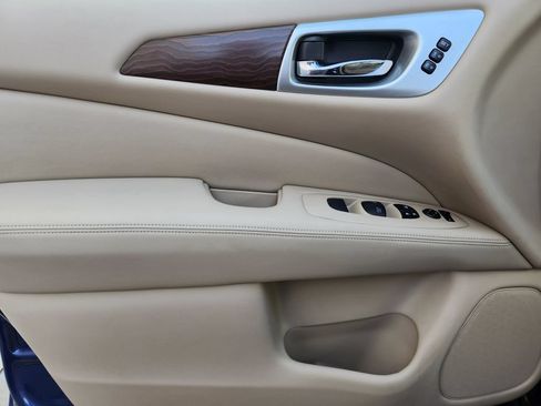 Used 2018 Nissan Pathfinder Platinum FWD image 24
