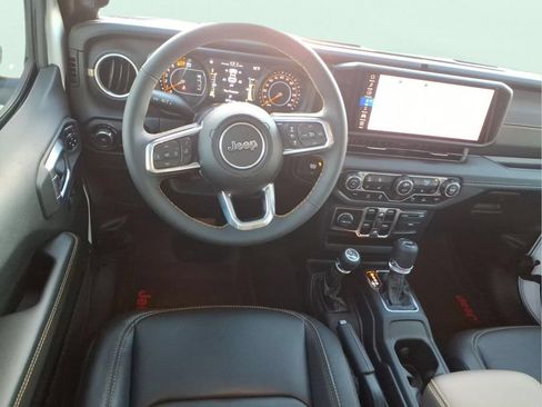 Used 2024 Jeep Wrangler Unlimited Sahara w/ Technology Group AWD/4WD image 18