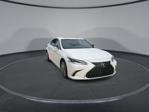 Used 2024 Lexus ES 300h Ultra Luxury w/ Accessory Package (Z2) FWD image 3