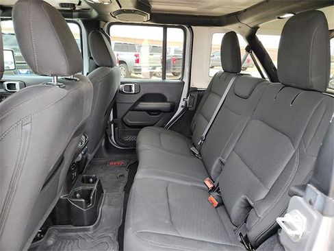 Used 2020 Jeep Wrangler Unlimited Sahara image 10