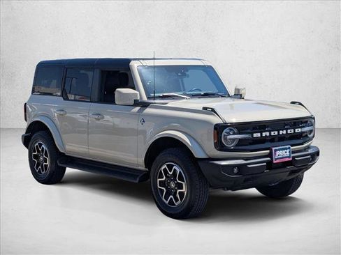 Certified 2025 Ford Bronco Outer Banks AWD/4WD image 3