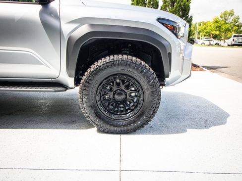 Used 2026 Toyota 4Runner TRD Off-Road Premium AWD/4WD image 13