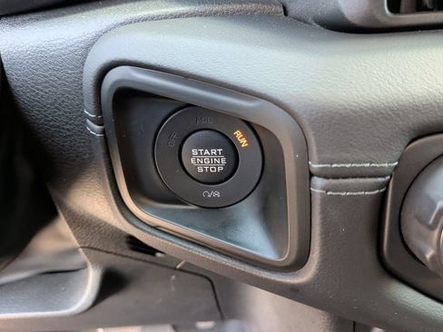 Used 2024 Jeep Gladiator Sport AWD/4WD image 24