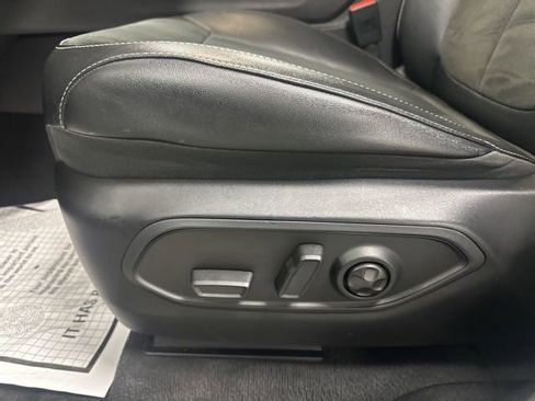 Used 2023 Jeep Grand Cherokee L Laredo AWD/4WD image 11