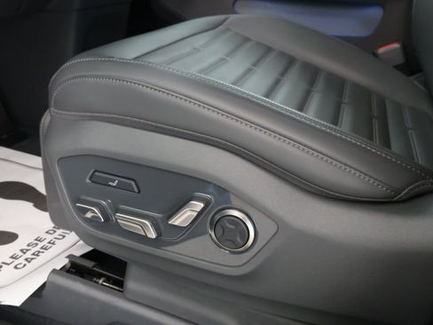 Used 2024 Kia EV9 Land image 12