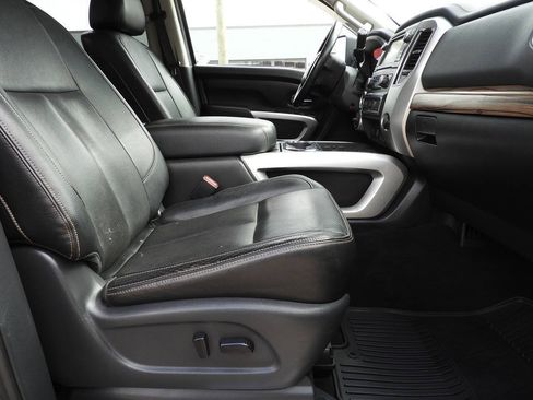 Used 2018 Nissan Titan SL w/ Chrome Package AWD/4WD image 29
