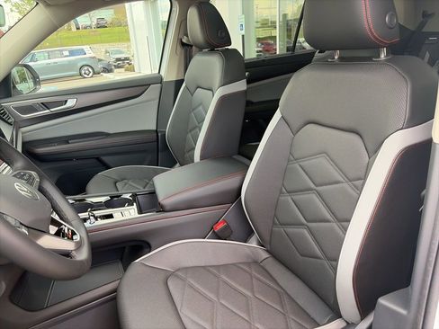 New 2026 Volkswagen Atlas Peak Edition AWD/4WD image 24
