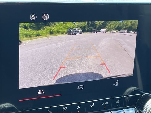 New 2025 GMC Canyon Elevation w/ Convenience Package image 21