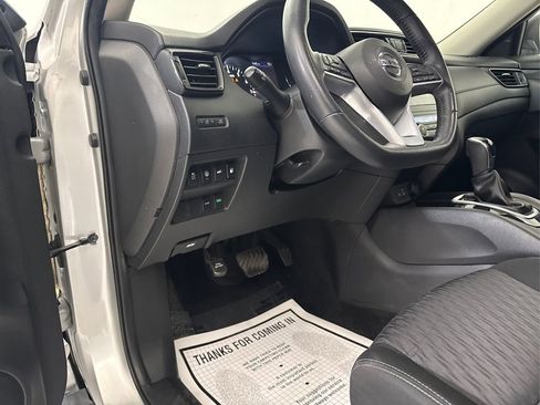 Used 2019 Nissan Rogue SV image 32