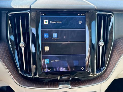 Used 2022 Volvo XC60 B5 Momentum image 16