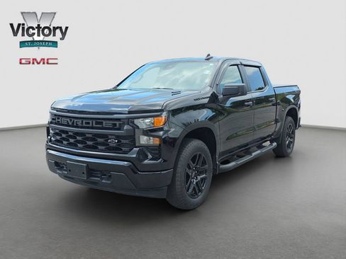 Used 2025 Chevrolet Silverado 1500 Custom w/ Turbomax Blackout Package AWD/4WD image 3