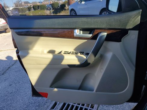 Used 2014 Kia Sorento LX image 29