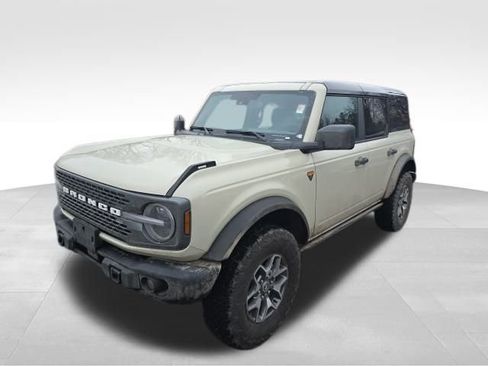 Used 2025 Ford Bronco Badlands image 2