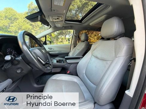 Used 2021 Toyota Sienna Limited FWD image 15