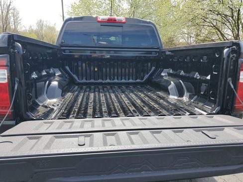 New 2026 GMC Canyon AT4 w/ AT4 Premium Package AWD/4WD image 9
