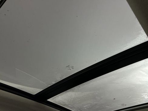 Certified 2025 Volvo XC40 B5 Plus image 17