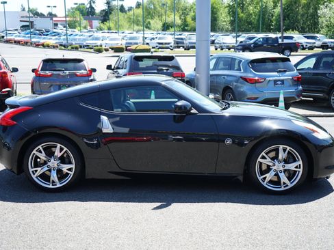 Used 2011 Nissan 370Z Touring w/ Sport Pkg RWD image 6