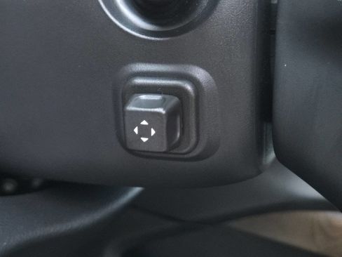 Used 2018 GMC Yukon XL Denali w/ Denali Ultimate Package image 32