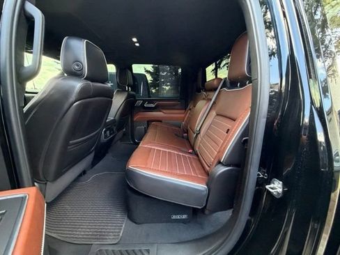 Used 2024 GMC Sierra 2500 Denali Ultimate AWD/4WD image 19