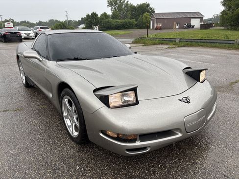 Used 2000 Chevrolet Corvette Coupe w/ Roof Pkg RWD image 1