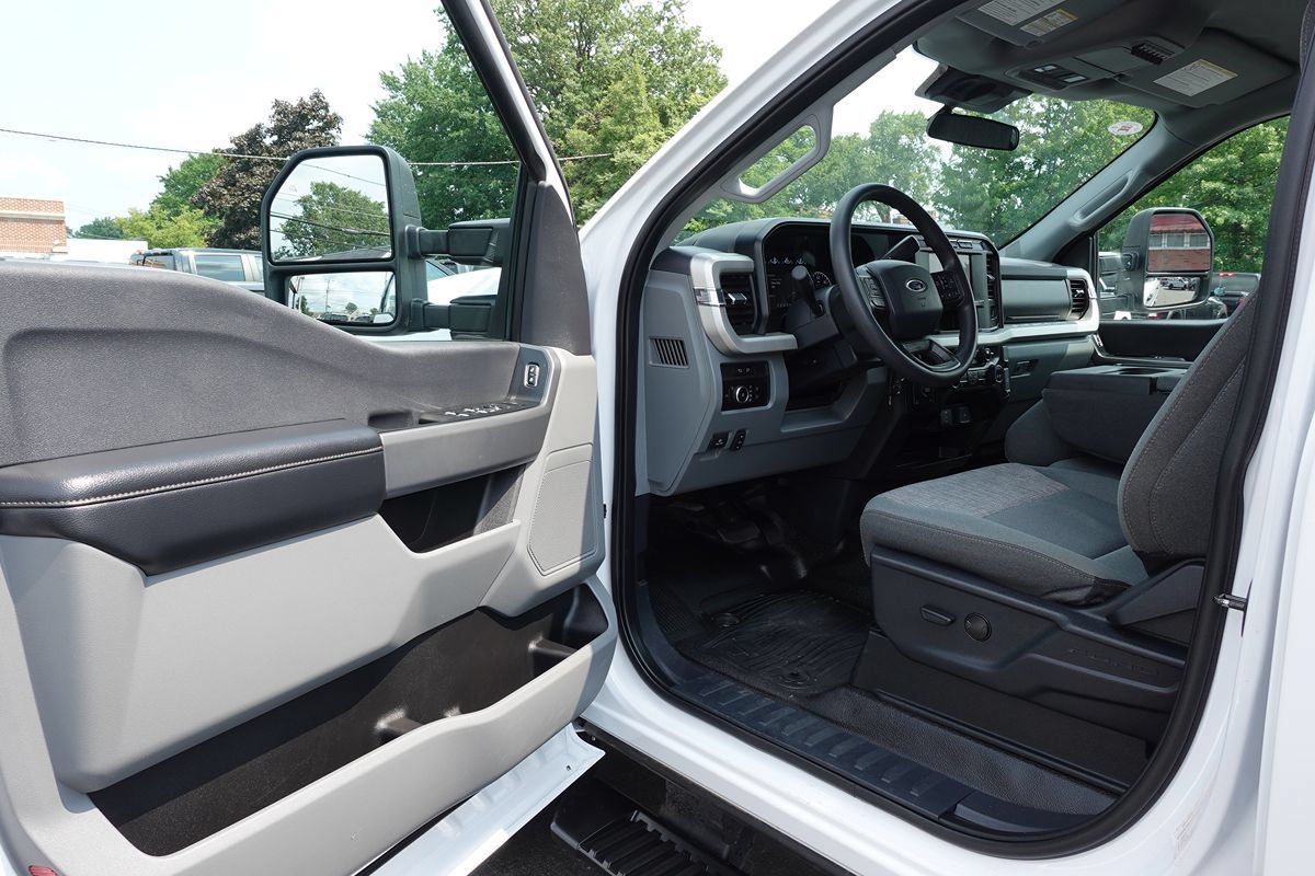 Used 2024 Ford F350 XLT w/ FX4 Off-Road Package AWD/4WD image 16