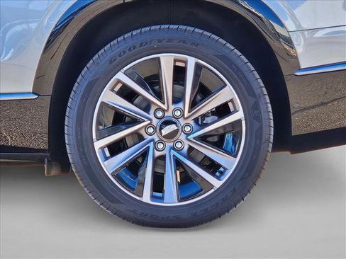 New 2026 Cadillac Vistiq Premium Luxury AWD/4WD image 10