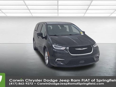 Certified 2025 Chrysler Pacifica Select image 4