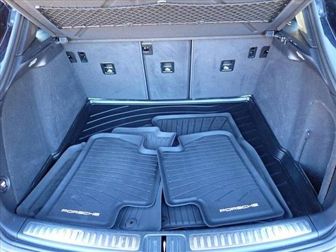 Used 2017 Porsche Macan Turbo image 8