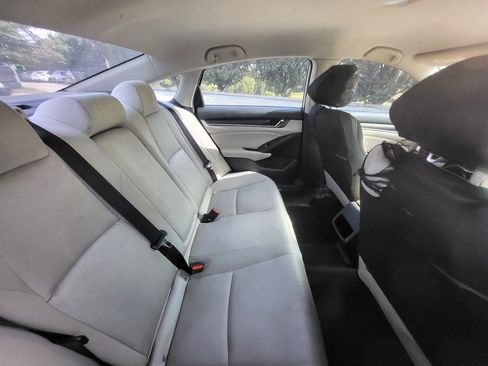 Used 2018 Honda Accord LX image 9