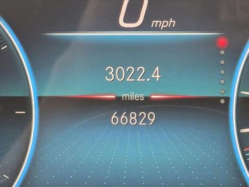 Certified 2021 Mercedes-Benz GLB 250 4MATIC image 11