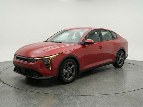 Used 2025 Kia K4 LXS image 3