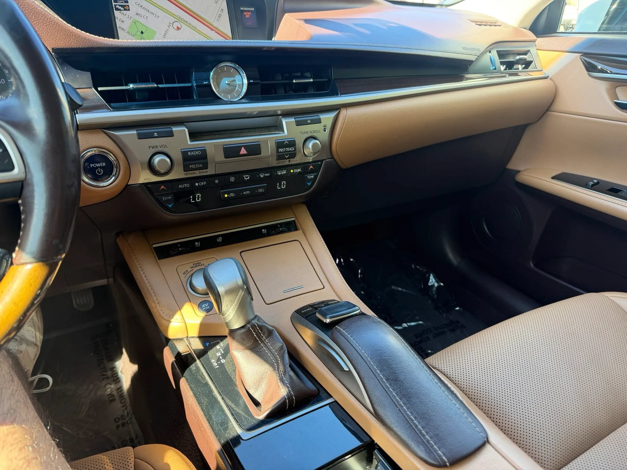 Used 2016 Lexus ES 300h w/ Navigation System Package FWD image 14