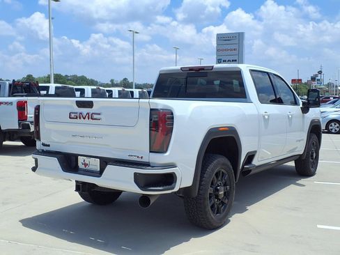 Used 2024 GMC Sierra 2500 AT4 w/ AT4 Premium Plus Package AWD/4WD image 6