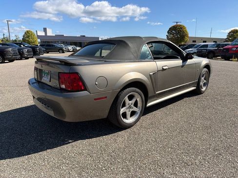 Used 2002 Ford Mustang Convertible RWD image 9