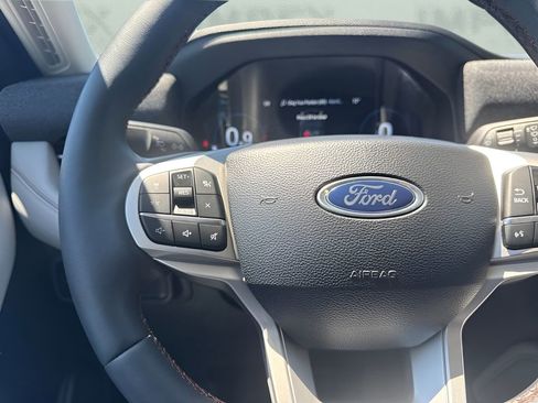 Used 2025 Ford Explorer Active w/ Active Comfort Package AWD/4WD image 13