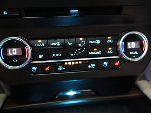 Used 2018 Ford Expedition Platinum AWD/4WD image 26