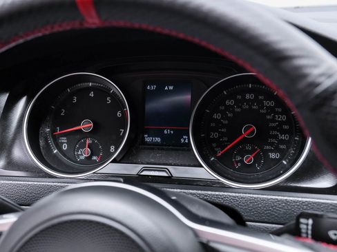 Used 2017 Volkswagen GTI SE image 19