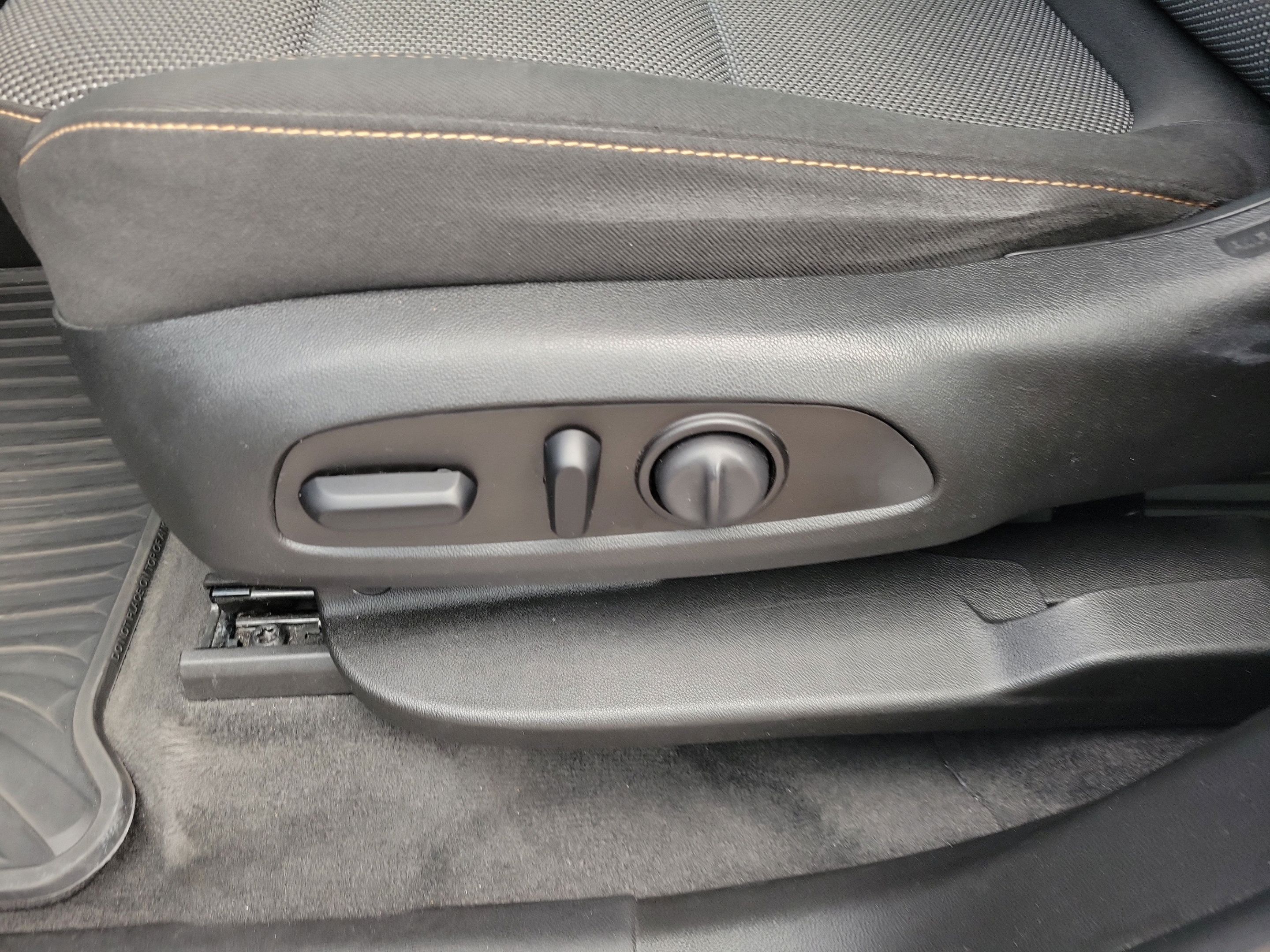 Used 2020 Chevrolet Traverse LT FWD image 20
