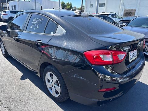Used 2018 Chevrolet Cruze LS FWD image 6