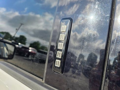 Used 2023 Ford F150 Lariat image 23