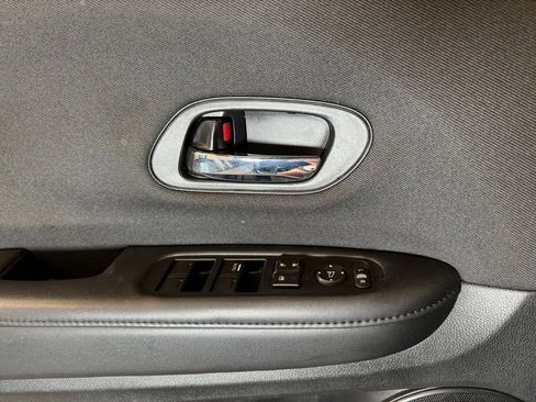 Used 2021 Honda HR-V LX image 19