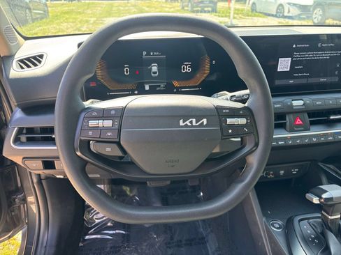 Used 2025 Kia K4 FWD image 30