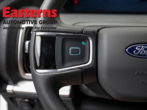 Used 2025 Ford Expedition Active AWD/4WD image 14