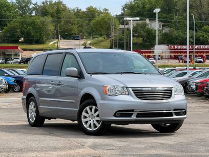 Used 2014 Chrysler Town & Country Touring w/ Trailer Tow Group