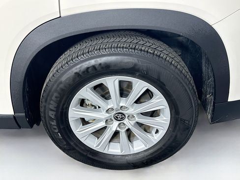 Used 2024 Toyota Grand Highlander XLE image 11