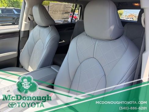 New 2026 Toyota Highlander Platinum AWD/4WD image 5