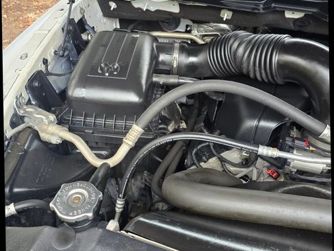 Used 2019 RAM 1500 Classic SLT image 17