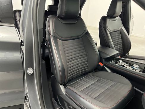 Used 2025 Ford Explorer ST-Line w/ ST-Line Street Pack image 25