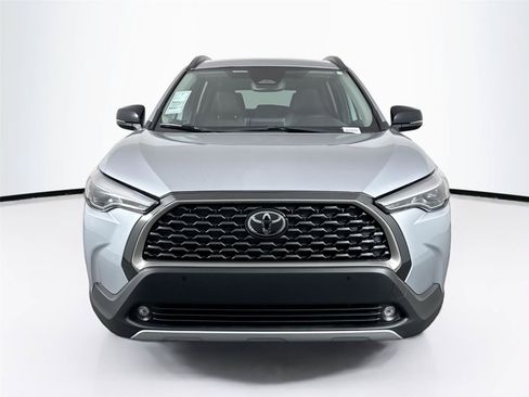 Certified 2025 Toyota Corolla Cross XLE FWD image 9