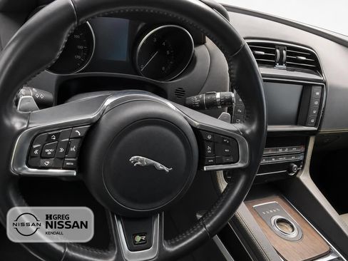 Used 2018 Jaguar F-PACE R-Sport AWD/4WD image 8
